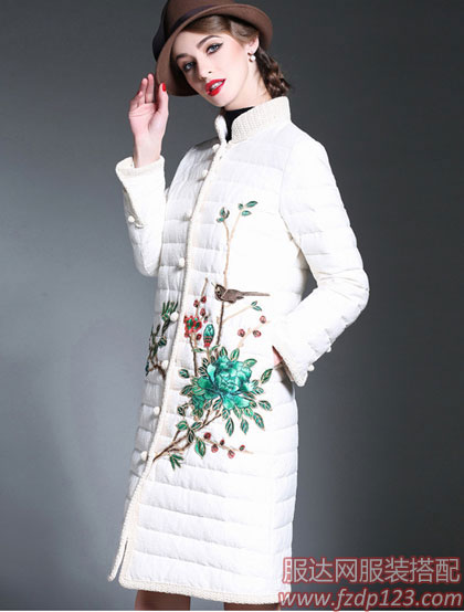 新款<a href='http://www.fzdp123.com/f/cydb/dpjq/35.html' target='_blank'><u>欧美</u></a>提花小立领重磅绣花中长款保暖羽绒服