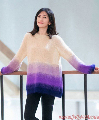 <b>朋友请听好谢娜同款，紫色渐变毛衣成为时尚新宠</b>